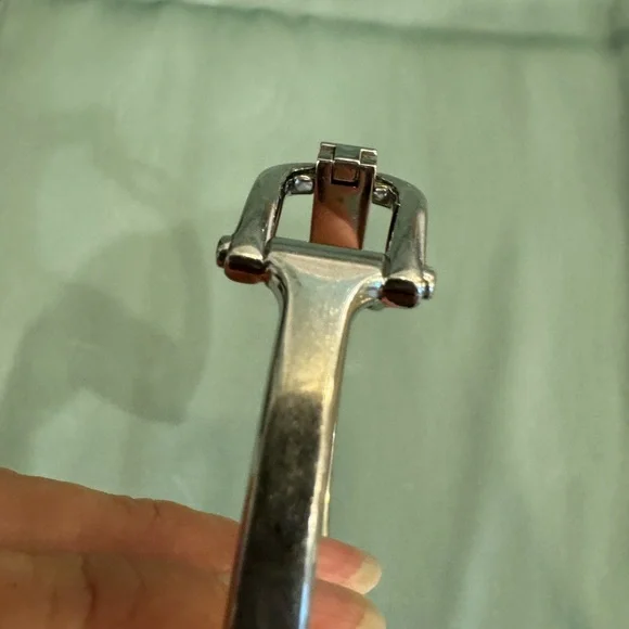 Authentic Gucci Watch 1500L Silver - Picture 8 of 8